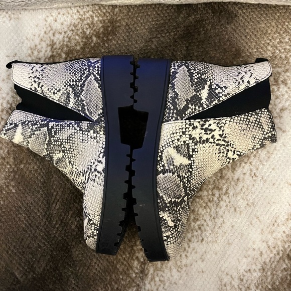 Cupid Lug Sole Faux Snakeskin Boots, size 8 - Picture 5 of 6